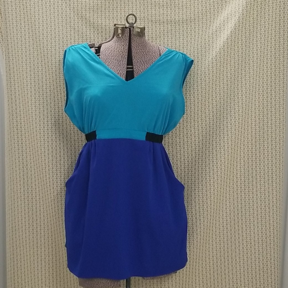 🎉2x Host pick 🎉Color block pocketed V neck Maternity top